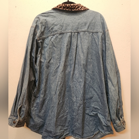 Victoria Jones Woman Blue Jean Jacket with Leopard Print Collar - Picture 2 of 4
